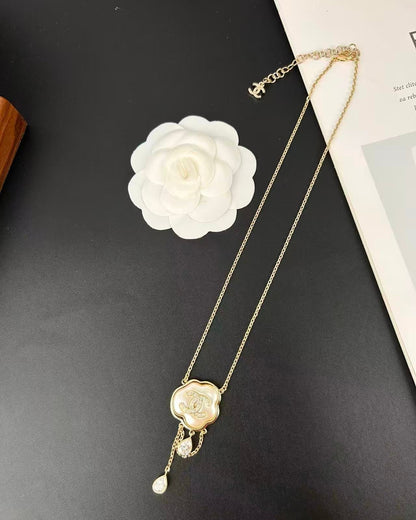 [⭐Corinne]Cloud Pearl Mother-of-Pearl Diamond Chain Pendant Necklace
