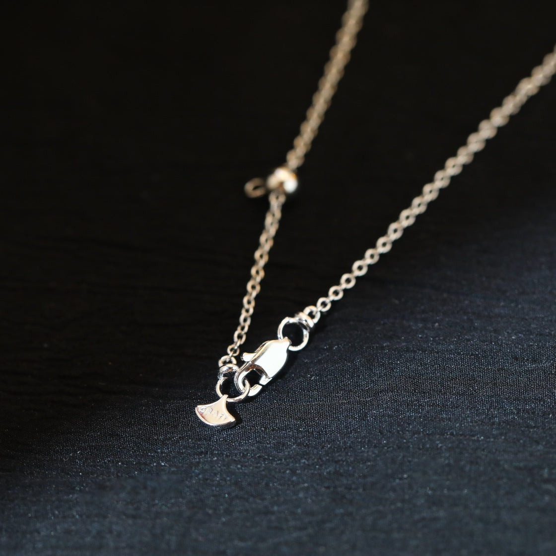 [Corinne]]wild flower diamond line pendant