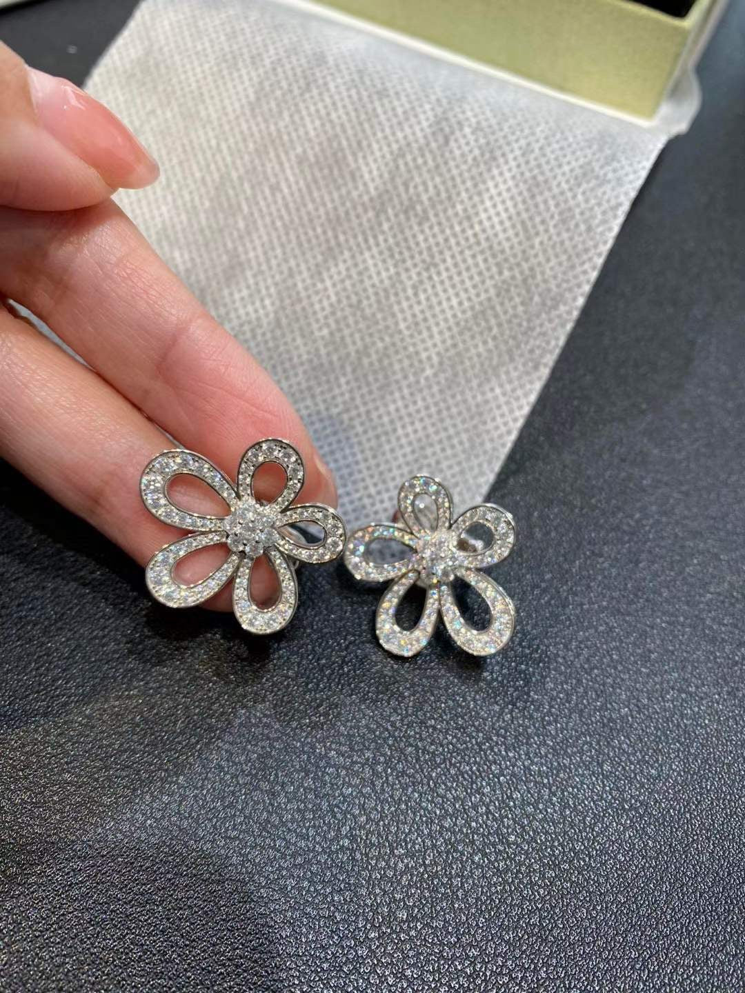 [⭐Corinne]FLOWERLACE EARRINGS FULL DIAMONDS
