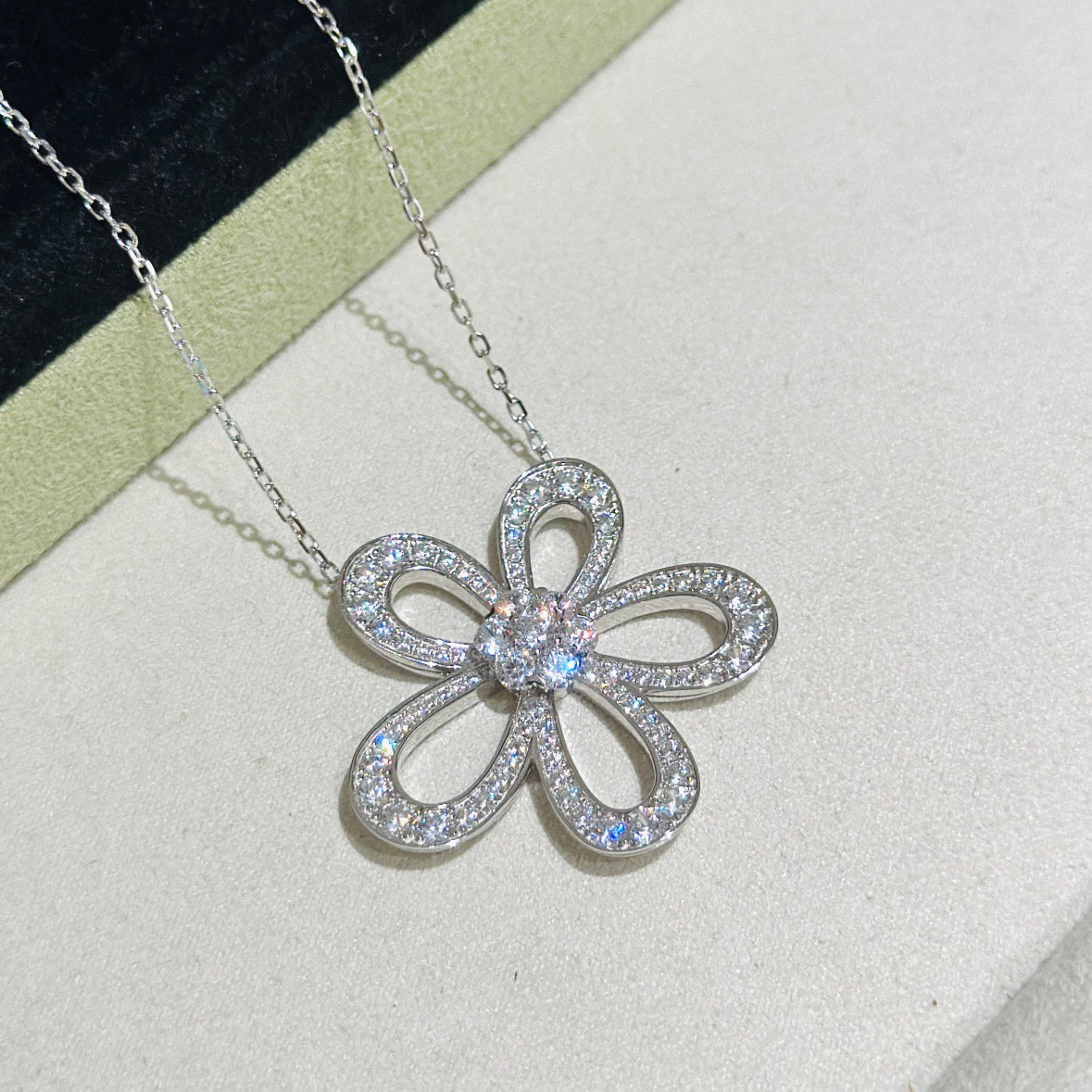 [⭐Corinne]FLOWERLACE NECKLACE FULL DIAMONDS
