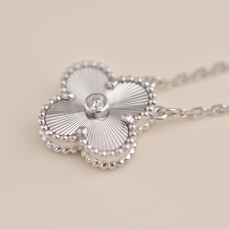 [⭐Corinne]CLOVER  15MM DIAMOND LASER NECKLACE SILVER