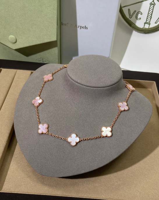 [⭐Corinne Jewellery] Pink Necklace with Ten Clover Designs