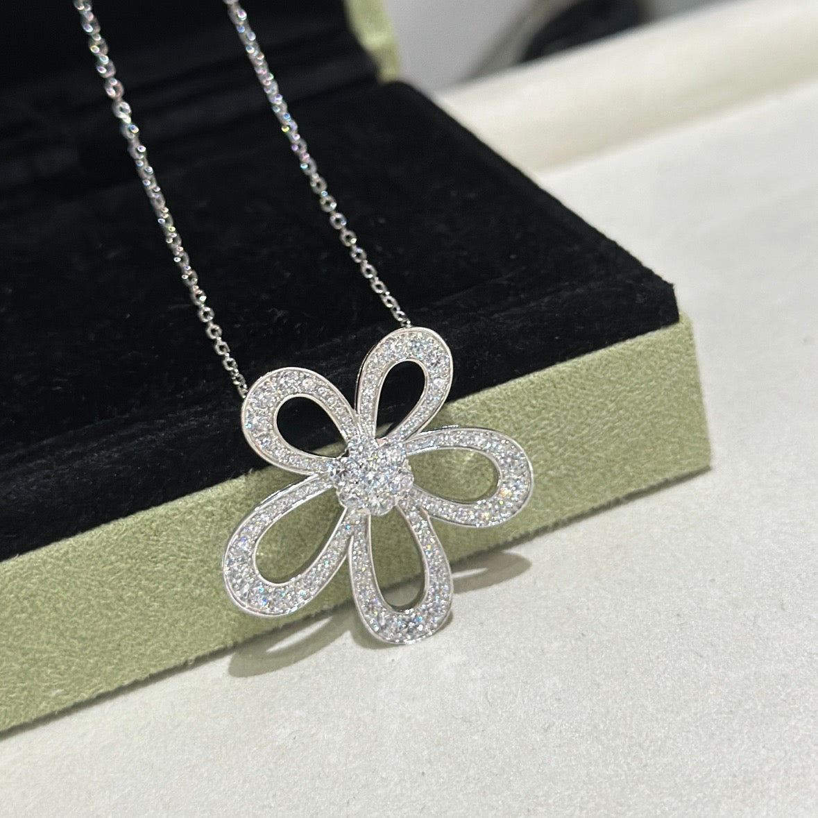 [⭐Corinne]FLOWERLACE NECKLACE FULL DIAMONDS