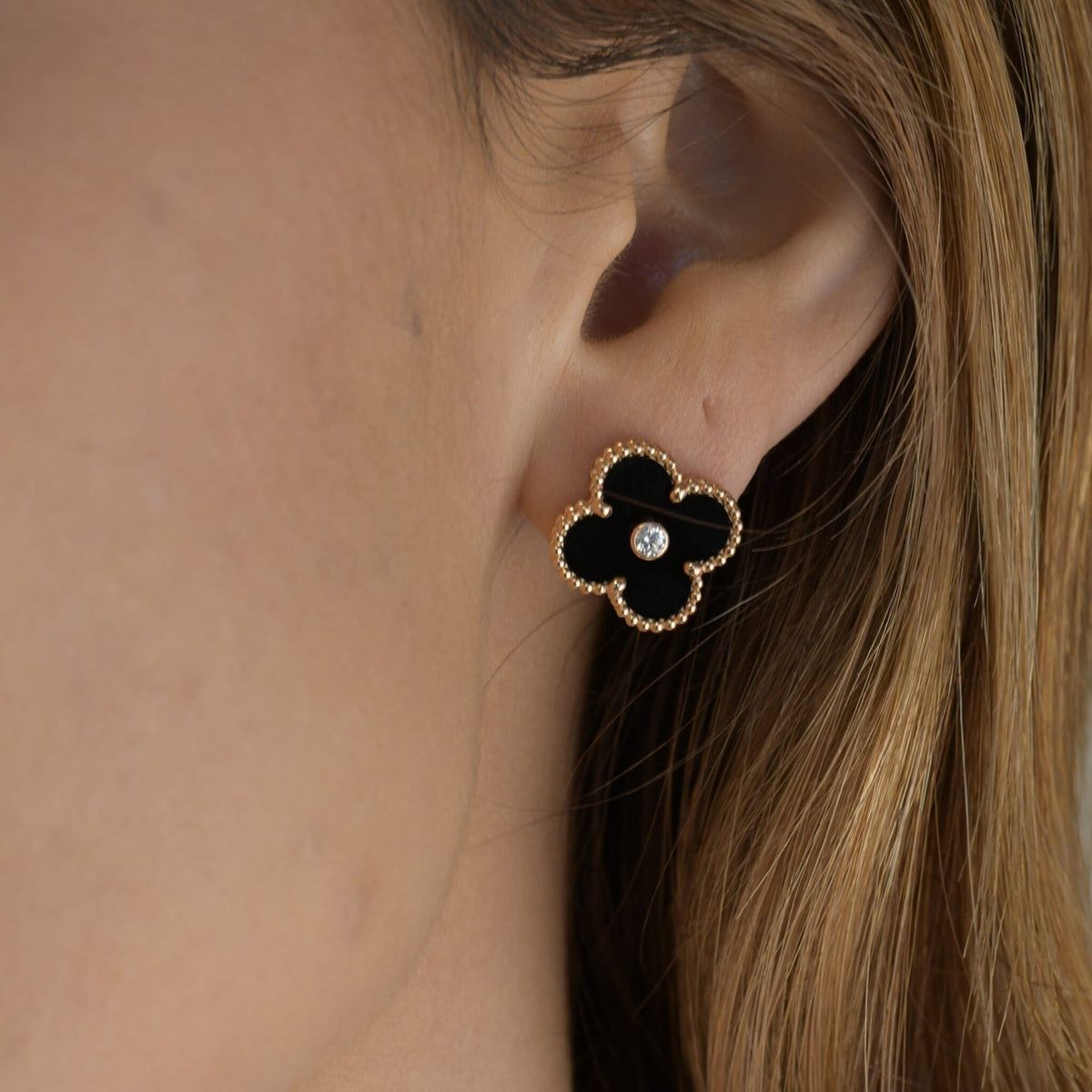 [⭐Corinne]CLOVER MEDIUM 1 MOTIFS ONYX DIAMOND EARRINGS