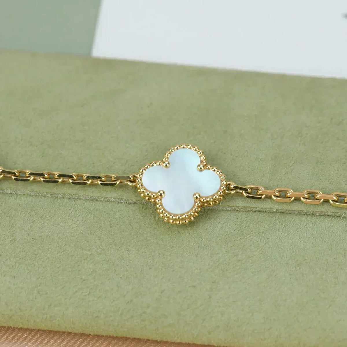 [⭐Corinne]CLOVER WHITE PEARL MOP 5 MOTIF BRACELET COLLECTION