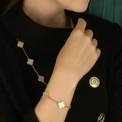 [⭐Corinne]CLOVER WHITE PEARL MOP 5 MOTIF BRACELET COLLECTION