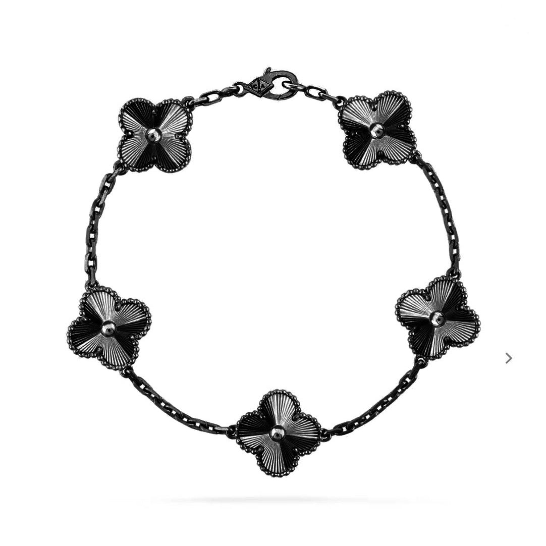 [⭐Corinne]CLOVER 5 MOTIF BLACK BRACELET