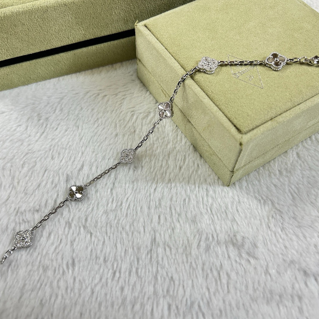 [⭐Corinne]CLOVER 6 MOTIF DIAMOND LASER BRACELET