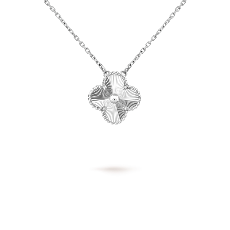 [⭐Corinne]CLOVER 15MM LASER NECKLACE SILVER