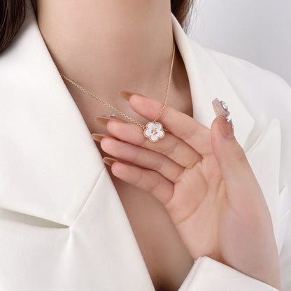 [⭐Corinne]LUCKY  WHITE MOP  PLUM BLOSSOM NECKLACE