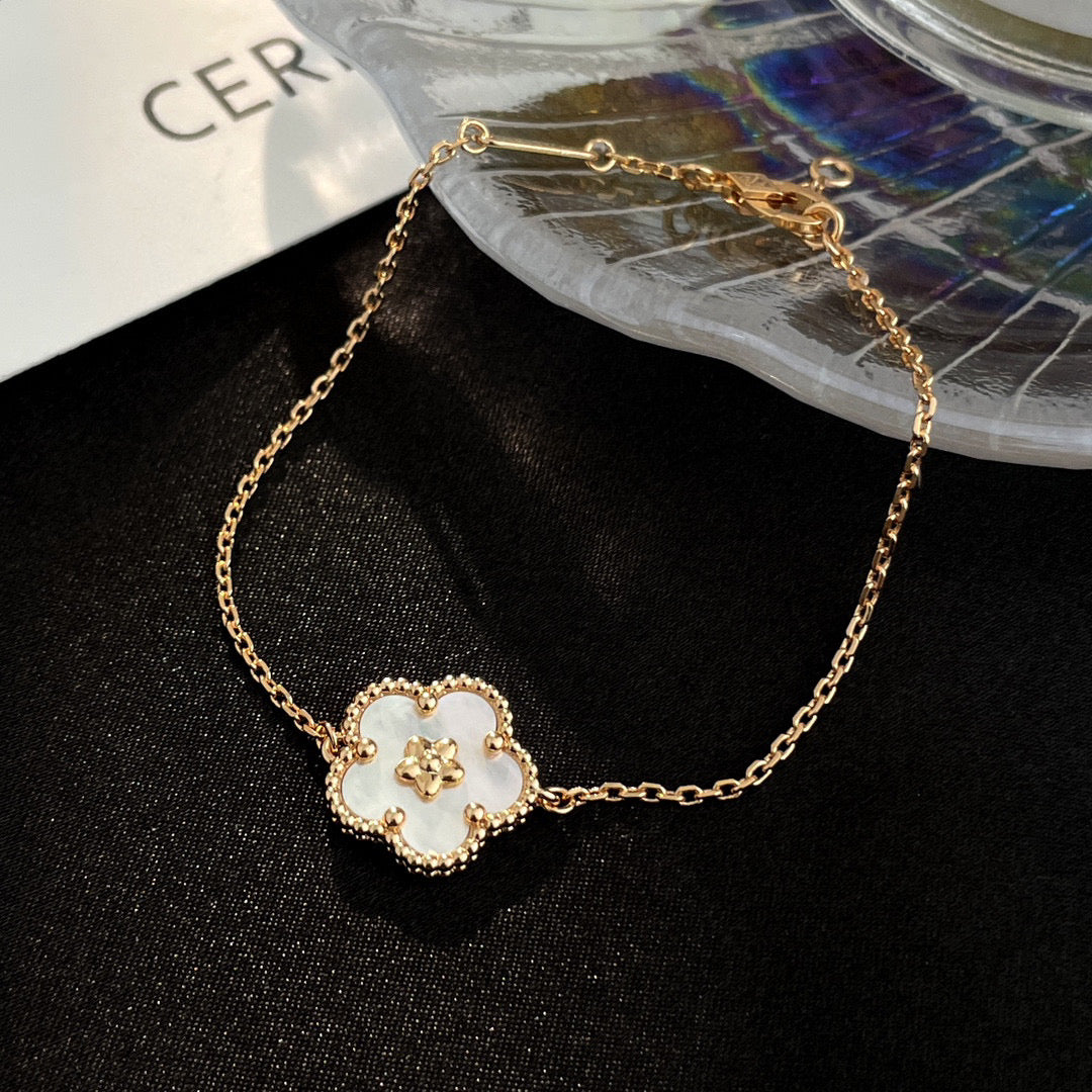 [⭐Corinne]LUCKY WHITE MOP PLUM BLOSSOM  BRACELET