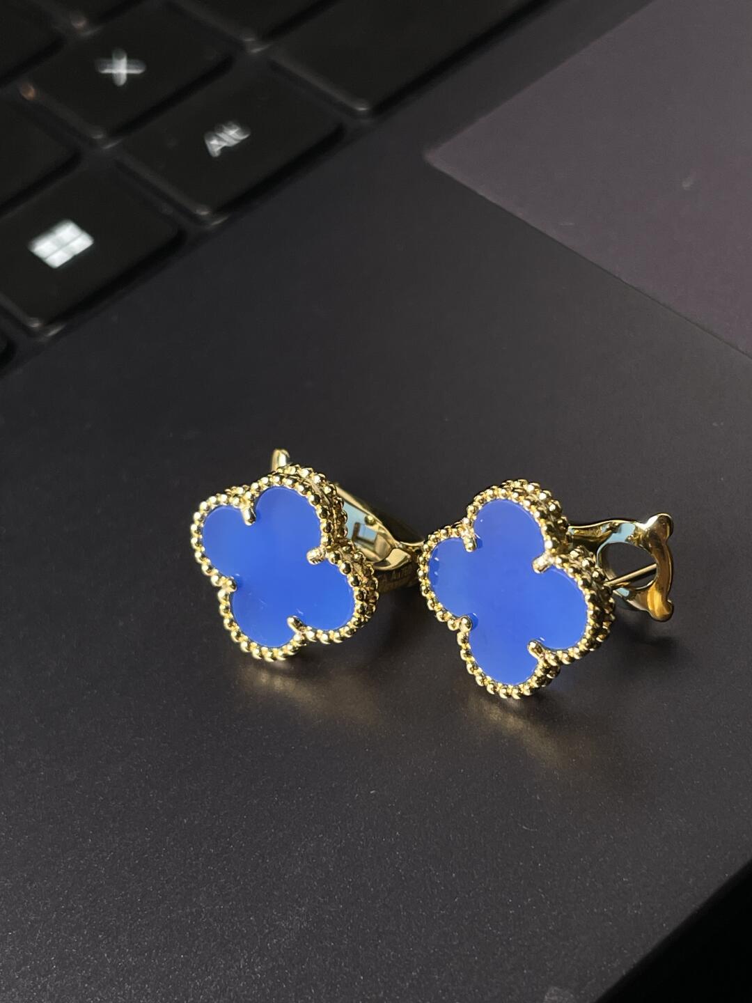 [⭐Corinne] CLOVER LARGE (20mm) 1 MOTIFS BLUE MOP STUD EARRINGS