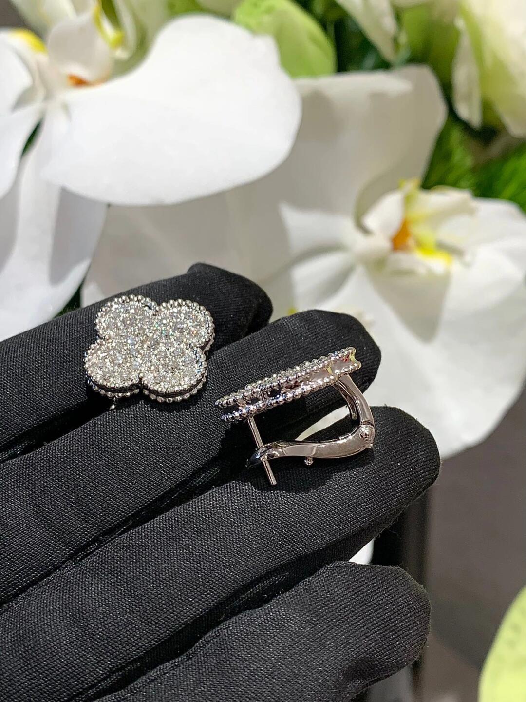 [⭐Corinne]CLOVER 20MM MOTIFS DIAMOND STUD EARRINGS SILVER