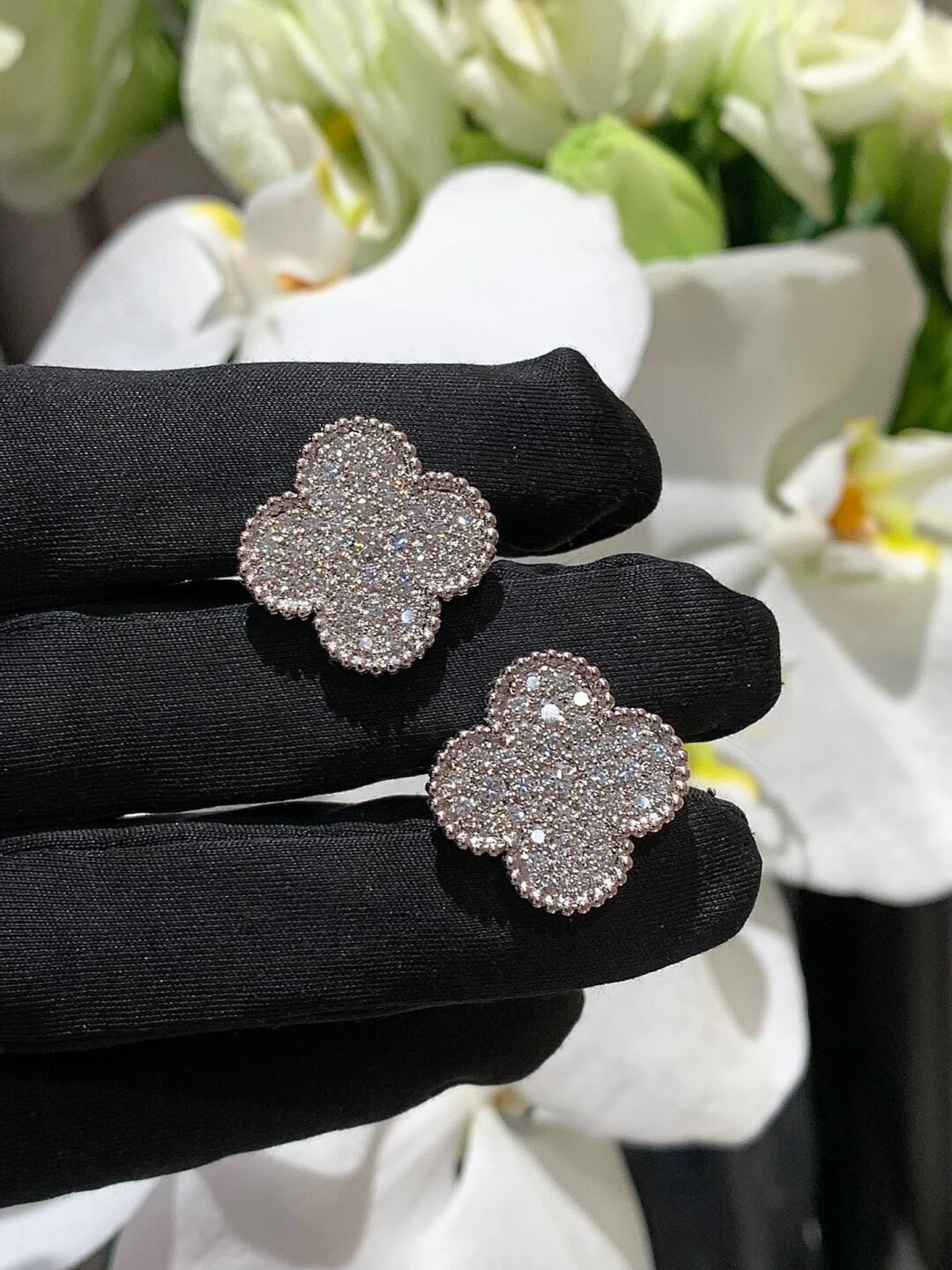 [⭐Corinne]CLOVER 20MM MOTIFS DIAMOND STUD EARRINGS SILVER