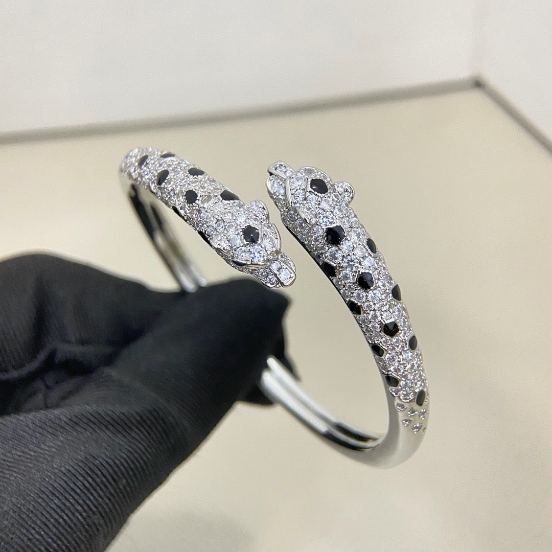 [⭐Corinne]PANTHERE DOUBLE HEADED HALF DIAMOND OPEN BRACELET