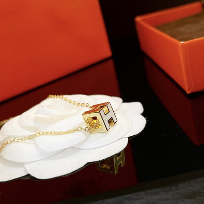 [⭐Corinne]H WHITE SQUARE GOLD NECKLACE