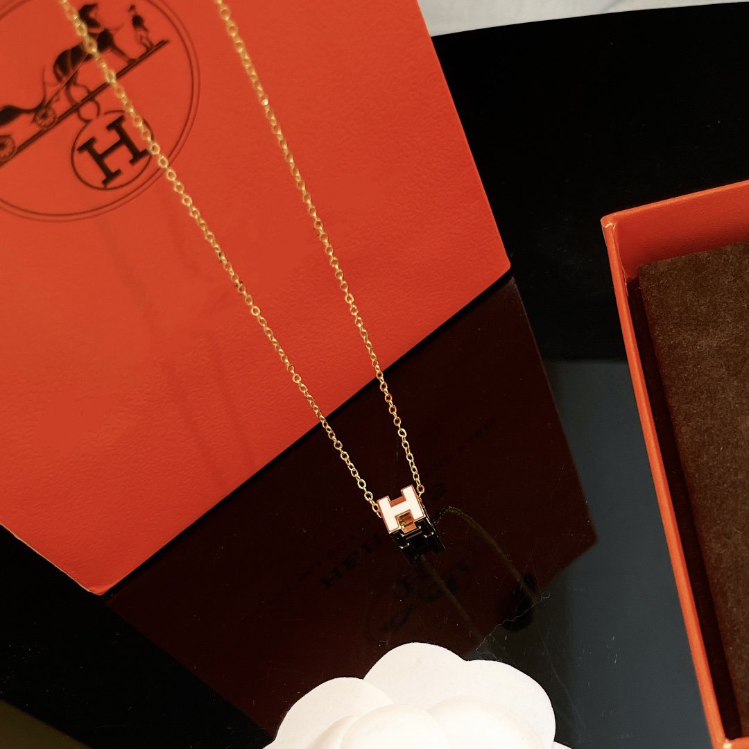 [⭐Corinne]H WHITE SQUARE GOLD NECKLACE
