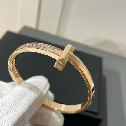 [Corinne]WIDE HINGED BANGLE PINK GOLD WITH BAGUETTE DIAMONDS