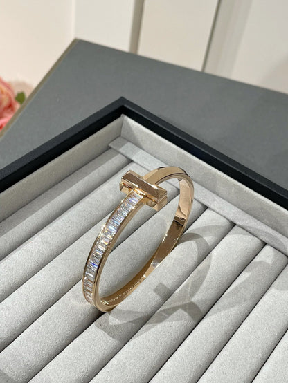 [Corinne]WIDE HINGED BANGLE PINK GOLD WITH BAGUETTE DIAMONDS