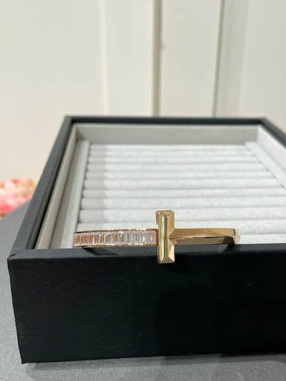 [Corinne]WIDE HINGED BANGLE PINK GOLD WITH BAGUETTE DIAMONDS