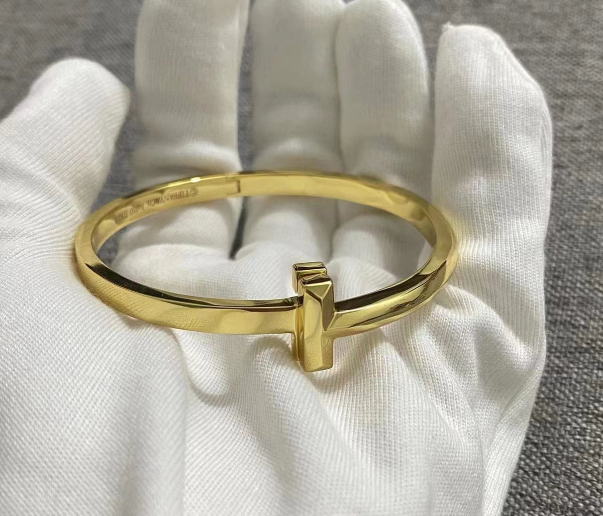 [Corinne]T1 WIDE HINGED BANGLE BRACELET