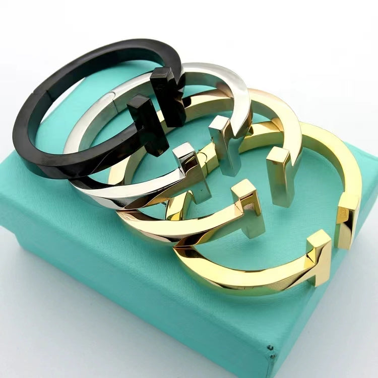 [Corinne]T SQUARE OPEN BRACELET