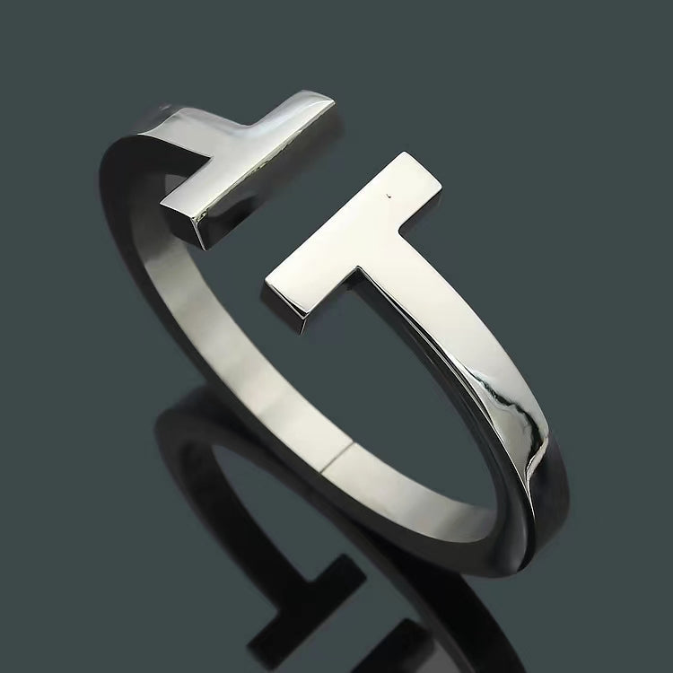 [Corinne]T SQUARE OPEN BRACELET