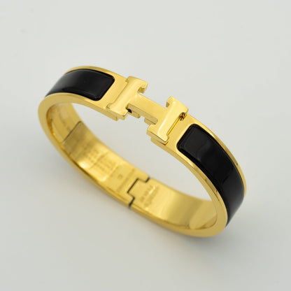 [⭐Corinne]H BLACK BRACELET