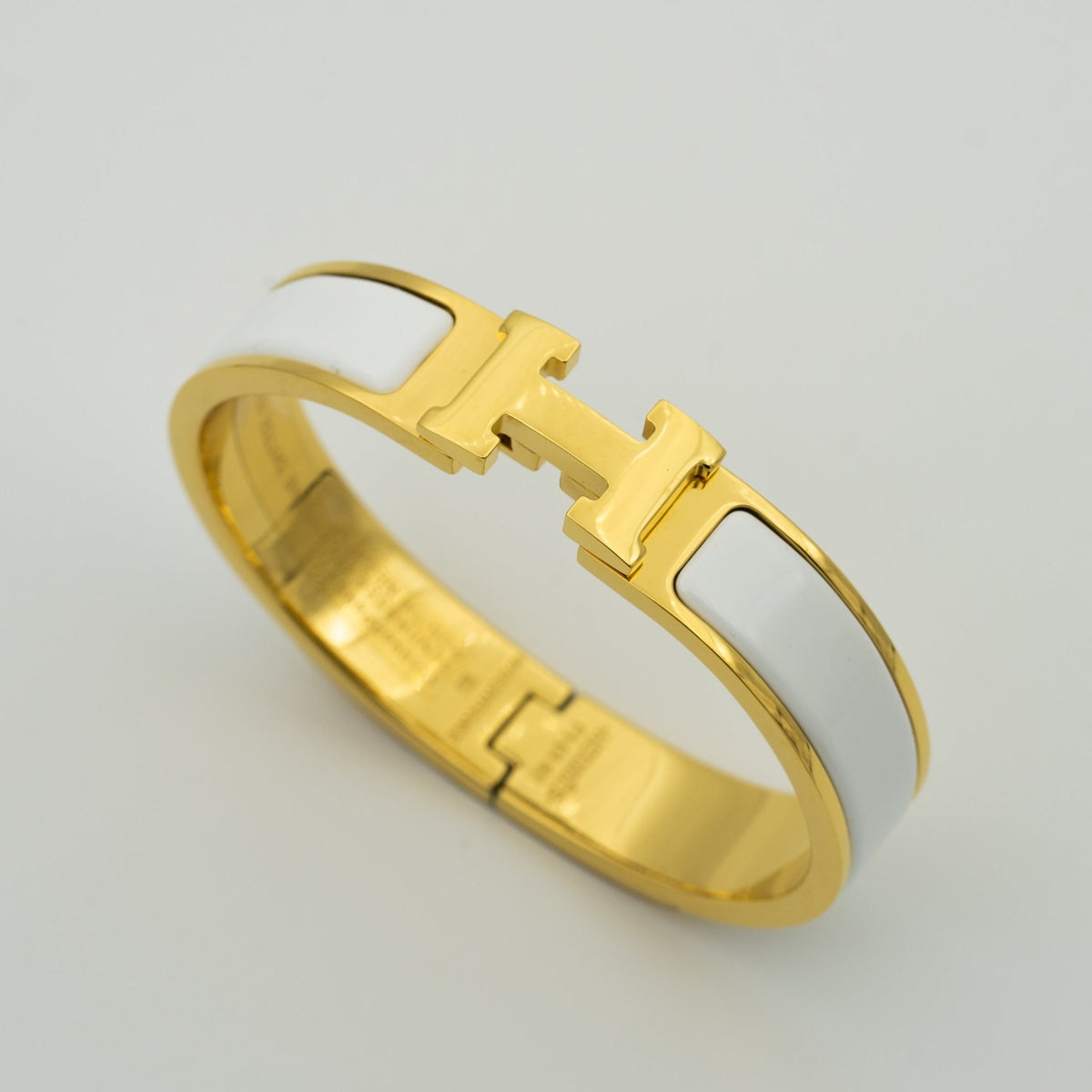 [⭐Corinne]H WHITE BRACELET