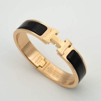 [⭐Corinne]H BLACK BRACELET