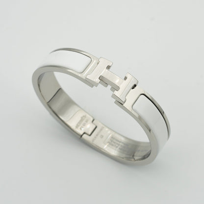 [⭐Corinne]H WHITE BRACELET