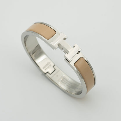 [⭐Corinne]H GREY BRACELET