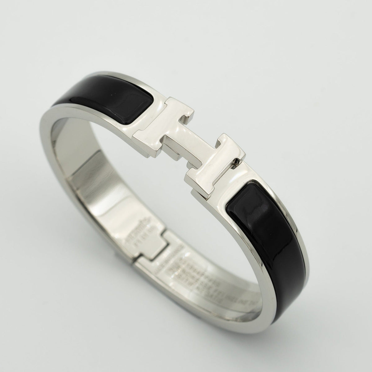 [⭐Corinne]H BLACK BRACELET