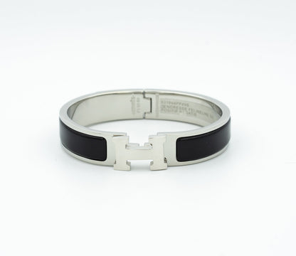 [⭐Corinne]H BLACK BRACELET