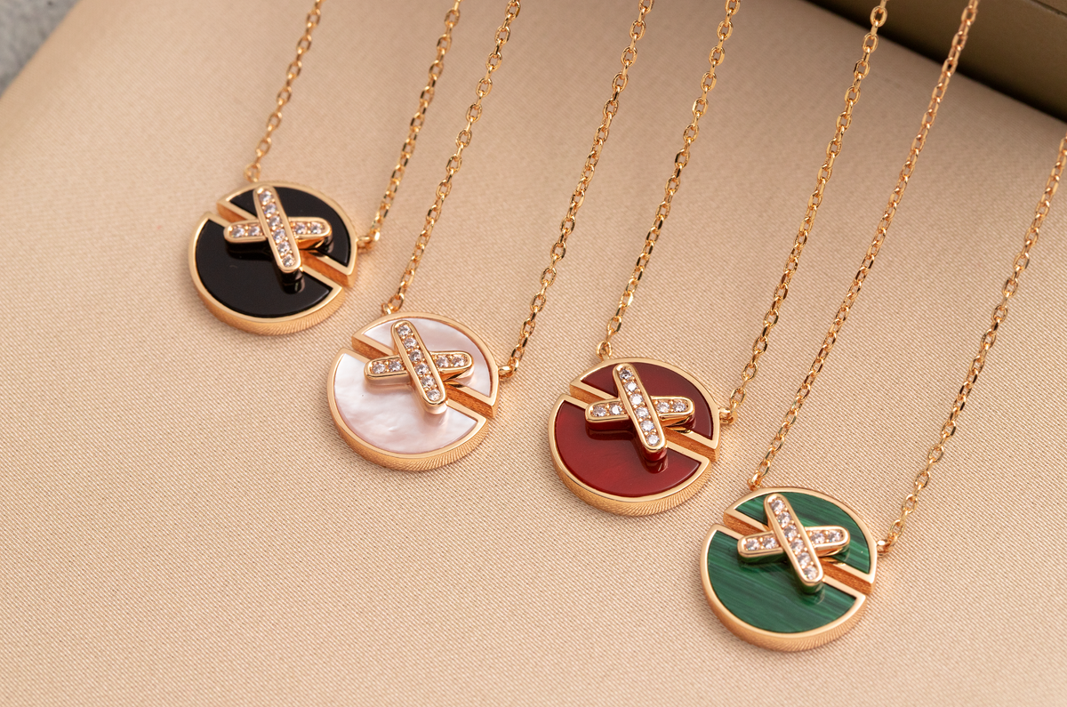 [⭐Corinne]JEUX DE PINK GOLD DIAMOND NECKLACE