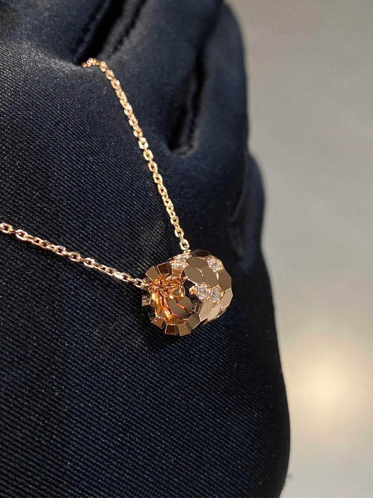 [⭐Corinne]BEE LOVE DIAMOND NECKLACE