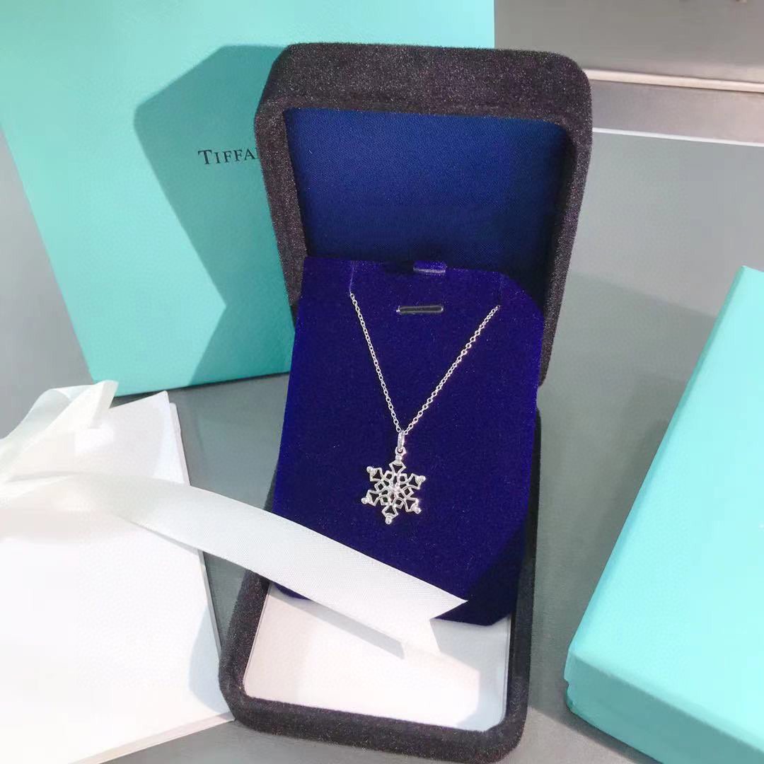 [Corinne]STERLING SILVER SNOWFLAKE PENDANT NECKLACE