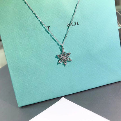 [Corinne]STERLING SILVER SNOWFLAKE PENDANT NECKLACE