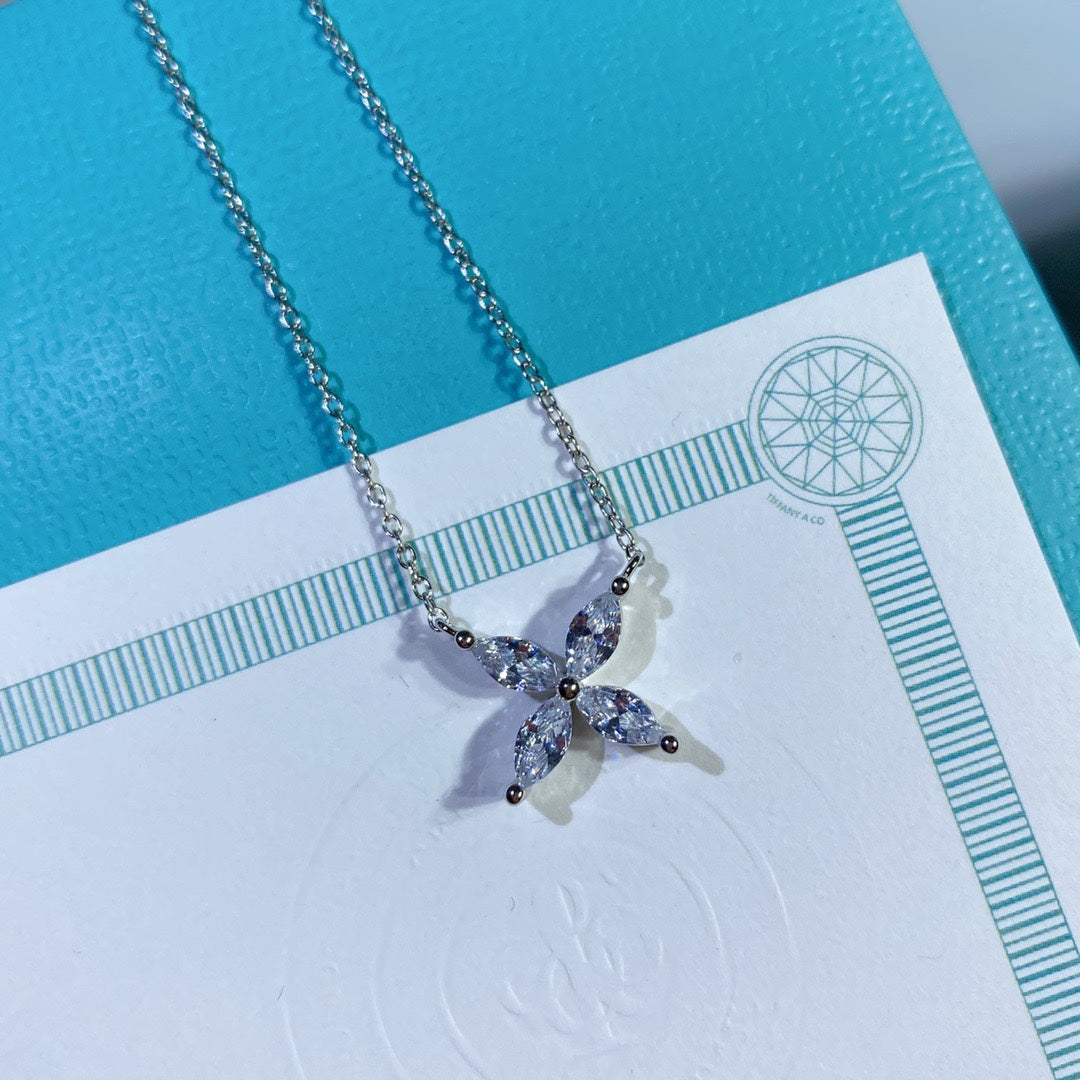 [Corinne]PLATINUM AND DIAMOND VICTORIA PENDANT NECKLACE