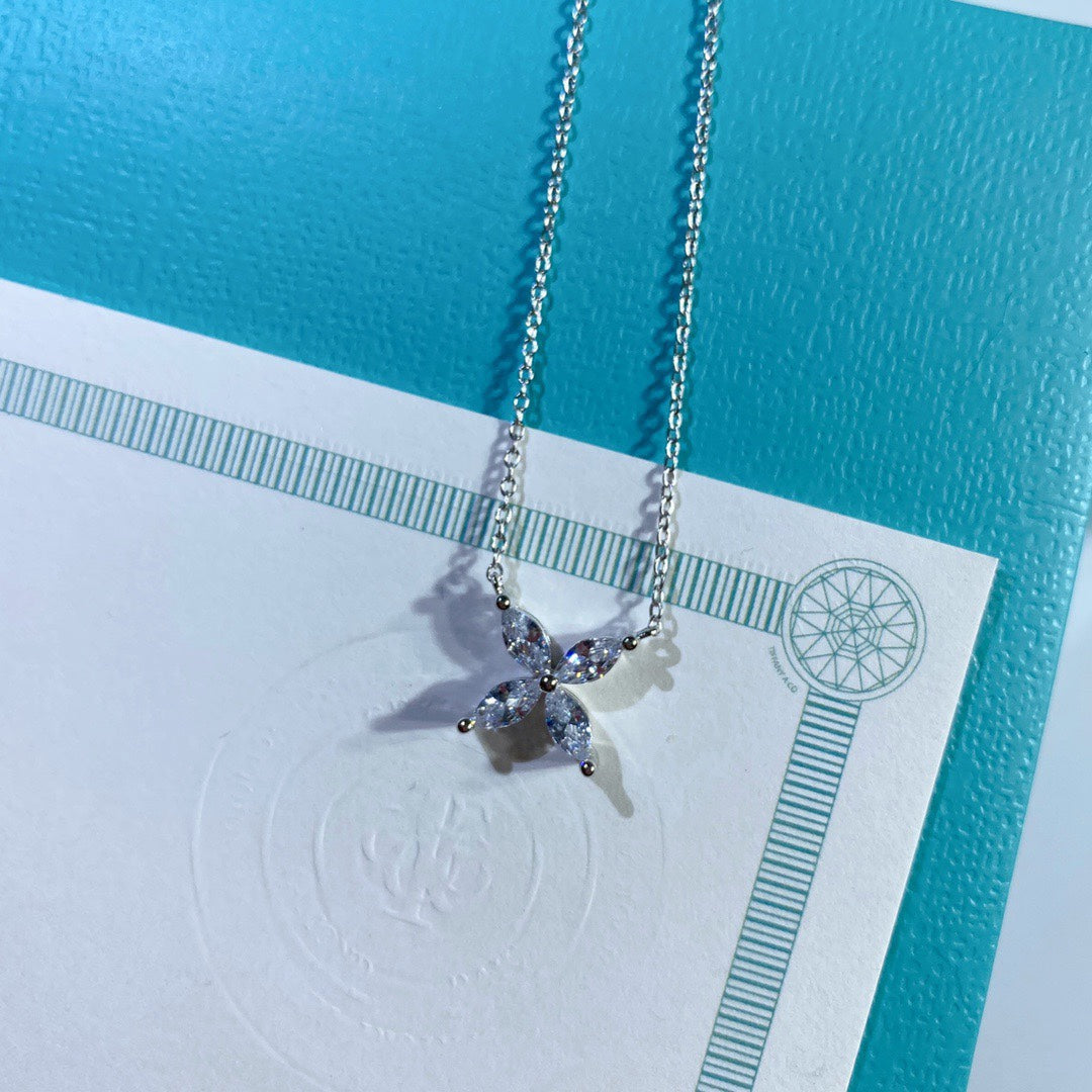 [Corinne]PLATINUM AND DIAMOND VICTORIA PENDANT NECKLACE