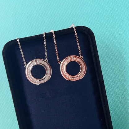 [Corinne]DIAMOND AND MOTHER OF PEARL CIRCLE PENDANT