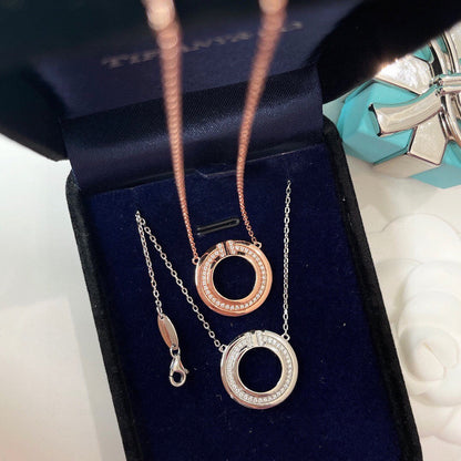 [Corinne]DIAMOND AND MOTHER OF PEARL CIRCLE PENDANT