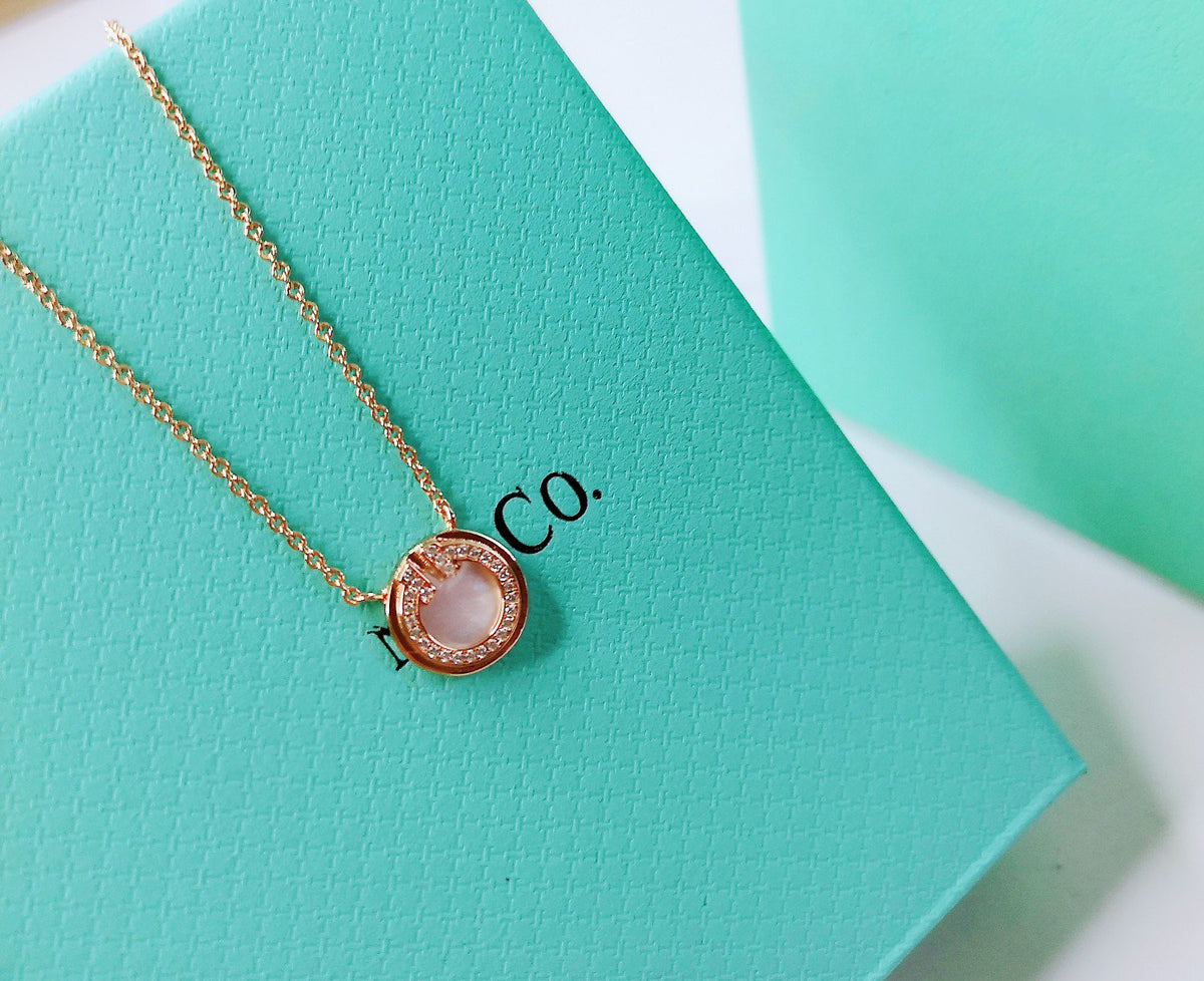 [Corinne]DIAMOND AND MOTHER PEARL CIRCLE NECKLACE PENDANT