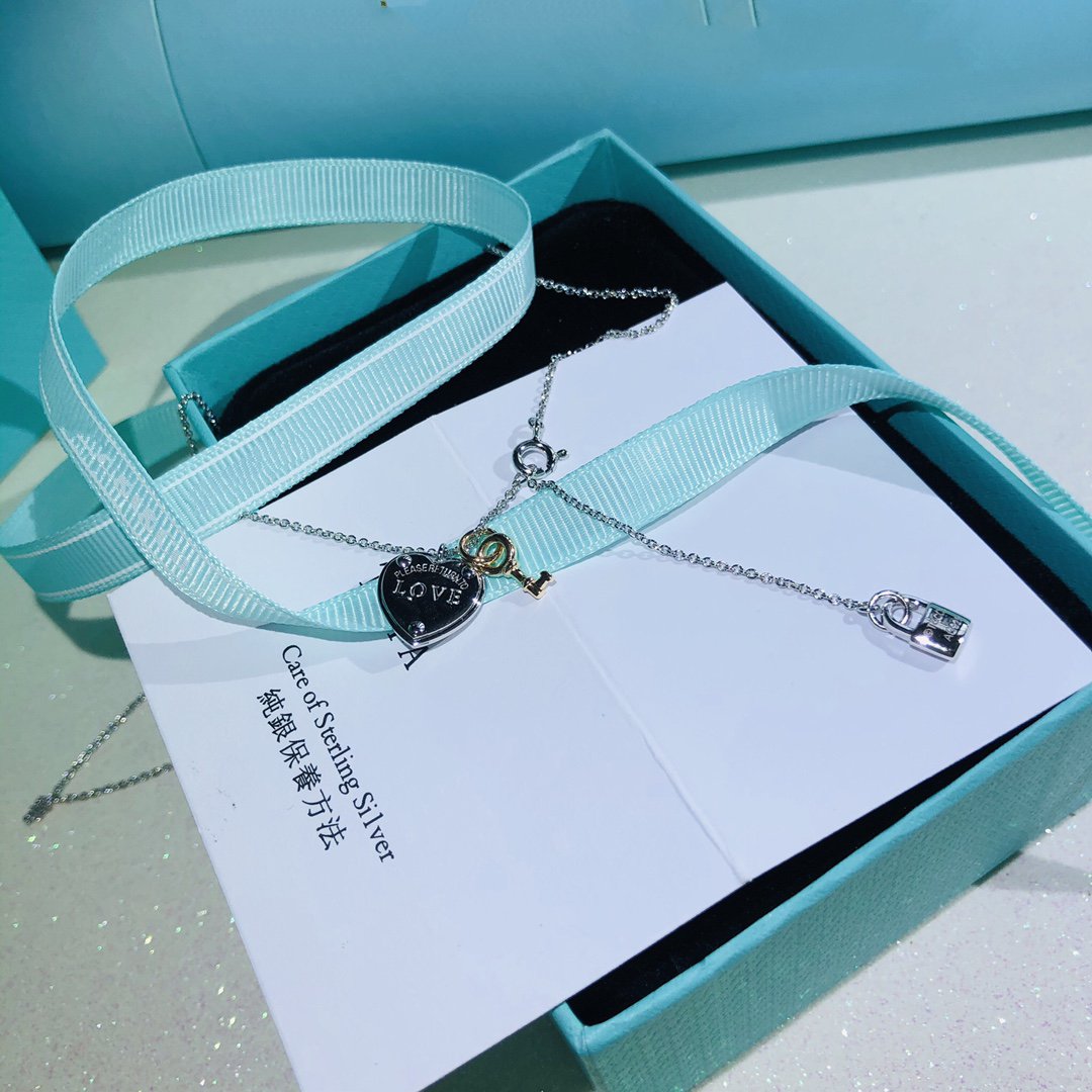 [Corinne]LOVE HEART TAG KEY NECKLACE