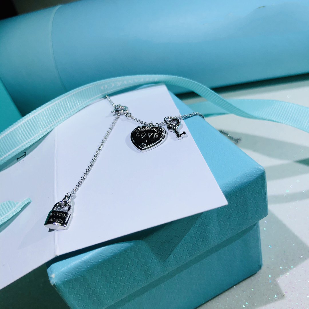 [Corinne]LOVE HEART TAG KEY NECKLACE