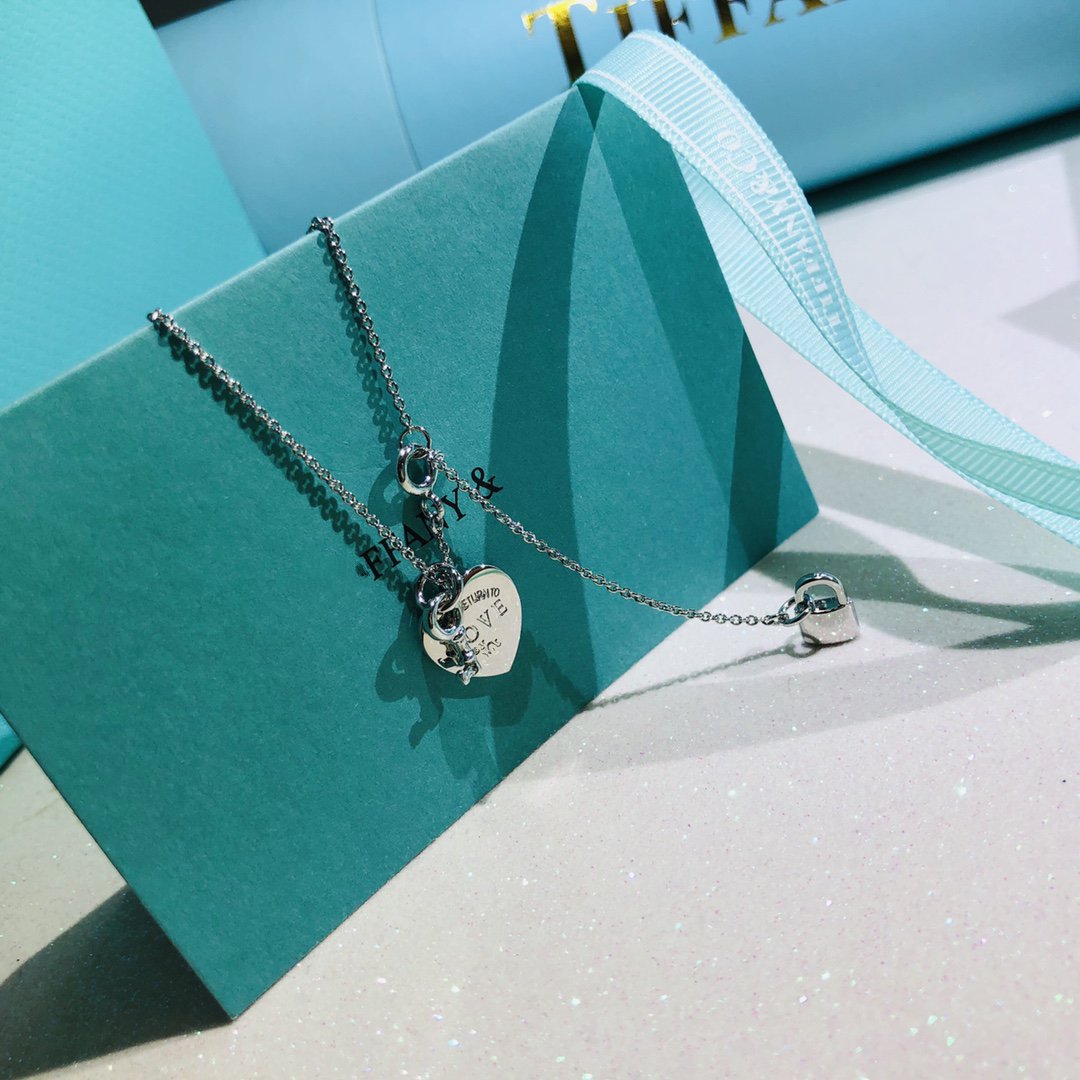 [Corinne]LOVE HEART TAG KEY NECKLACE