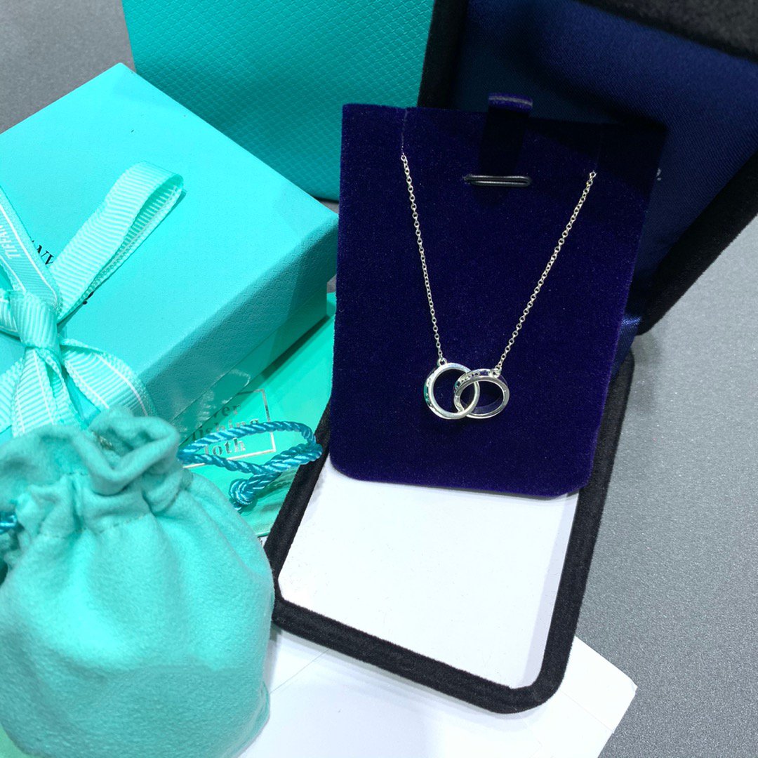 [Corinne]INTERLOCKING CIRCLES PENDANT SILVER SMALL NECKLACE