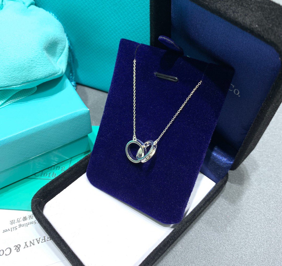 [Corinne]INTERLOCKING CIRCLES PENDANT SILVER SMALL NECKLACE