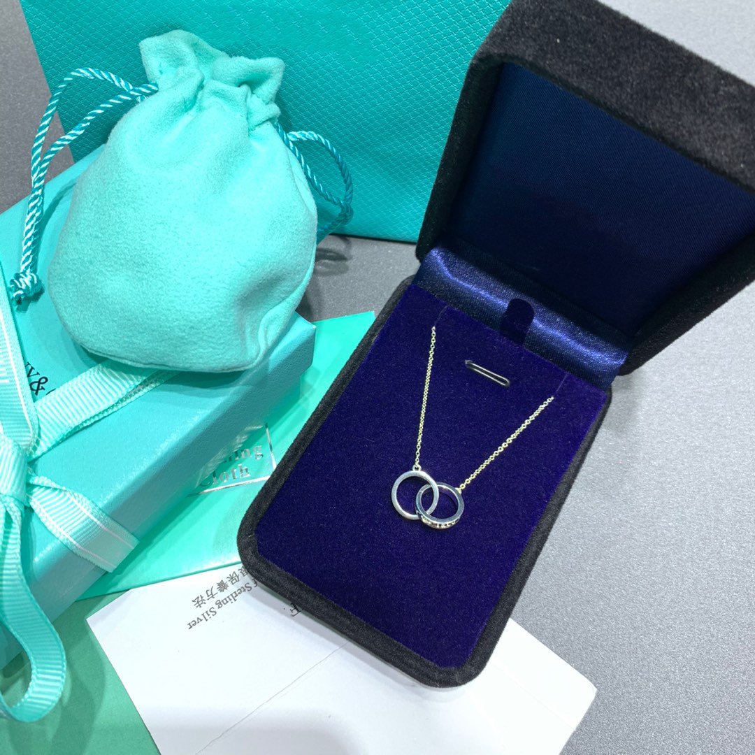 [Corinne]INTERLOCKING CIRCLES PENDANT SILVER SMALL NECKLACE