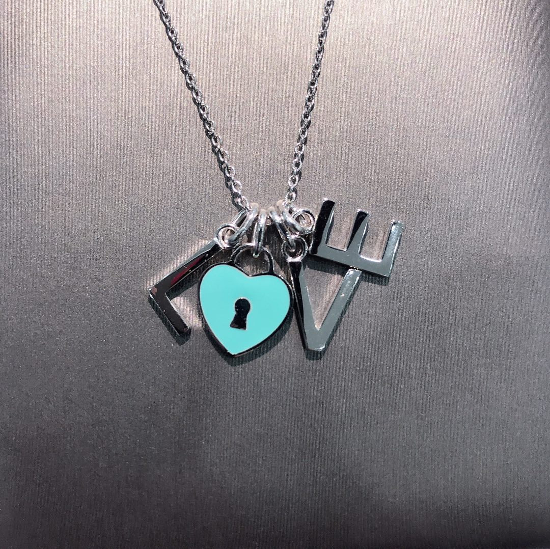 [Corinne]COLLAR LOVE PLATA NECKLACE